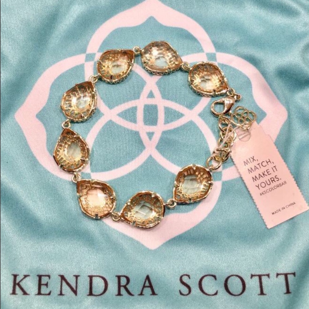 ⭐️HP⭐️ Kendra Scott Clear Peach Brynn in Gold